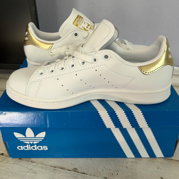 NWT Adidas Stan Smith White with Gold Heel Sneakers Size 6.5 - Picture 11 of 16